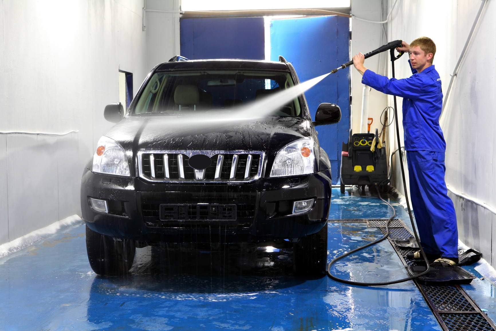 Где мыть автомобиль: разновидности автомоек и их преимущества